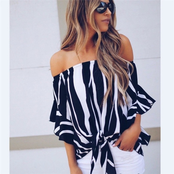 5 🌟RATED  Cold shoulder Black and white top - Picture 2 of 8